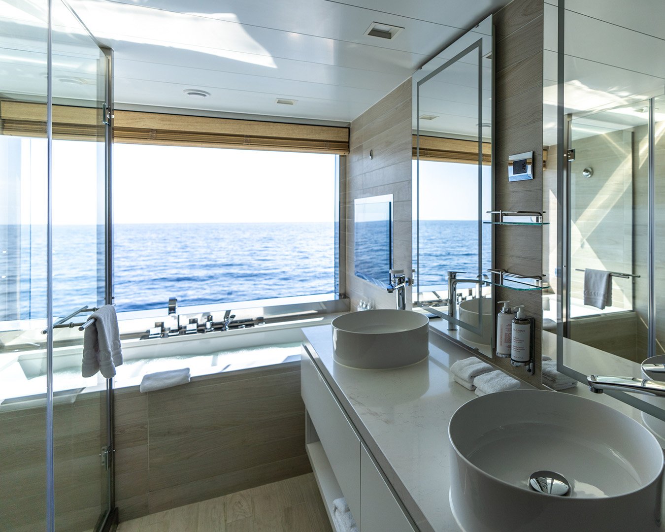 Suite Armateur luxueuse à bord d'un navire de la Série Explorer Ponant